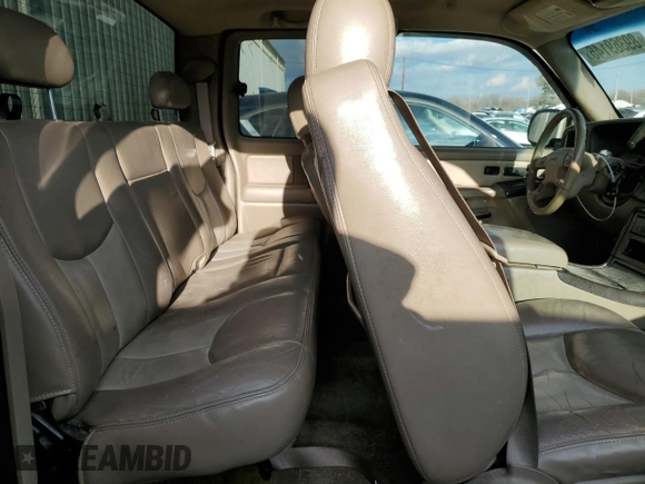 2003 GMC Sierra Denali z VIN 2GTFK69U531406006, wystawiony jako Copart lot #89369145 z przebiegiem Nie podano mil oraz Tytuł czysty. Historia ofert i sprzedaży dostępna na DreamBid. Obrazek 10.