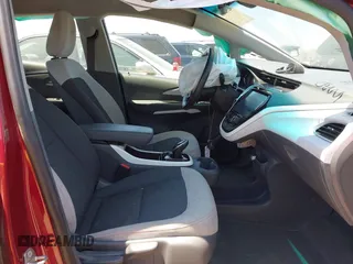2017 Chevrolet Bolt EV LT z VIN 1G1FW6S08H4182035, wystawiony jako IAAI lot #42733486 z przebiegiem 54 476 mil mil oraz . Historia ofert i sprzedaży dostępna na DreamBid. Obrazek 5.