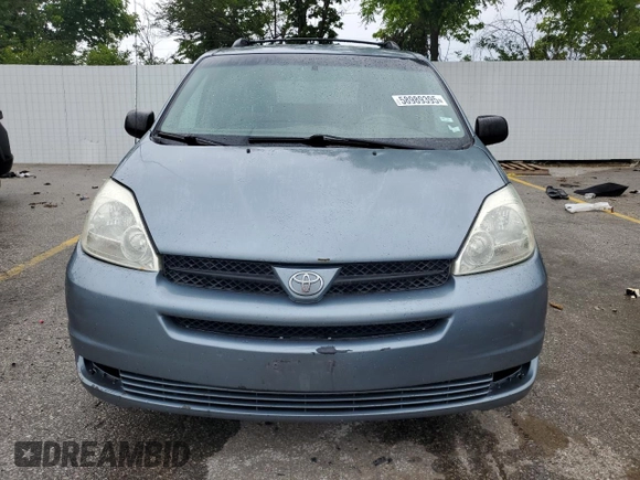 2004 Toyota Sienna CE z VIN 5TDZA23CX4S079377, wystawiony jako Copart lot #58989395 z przebiegiem 233 806 mil mil oraz Czysty tytuł • Clean title. Historia ofert i sprzedaży dostępna na DreamBid. Obrazek 5.