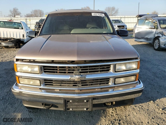 1996 Chevrolet Tahoe with VIN 1GNEK13R2TJ354351, listed as a Copart auction lot 43276385 with 2,526,567 mi miles and Salvage Title. Bid and sale history available at carsss.com. Image 5.