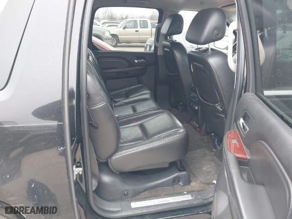 2007 Cadillac Escalade EXT with VIN 3GYFK62847G178987, listed as a IAAI auction lot 41268924 with 264002 miles. Bid and sale history available at carsss.com. Image 8.