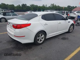 2015 Kia Optima LX z VIN KNAGM4A77F5648515, wystawiony jako IAAI lot #42413810 z przebiegiem 180 827 mil mil oraz . Historia ofert i sprzedaży dostępna na DreamBid. Obrazek 4.