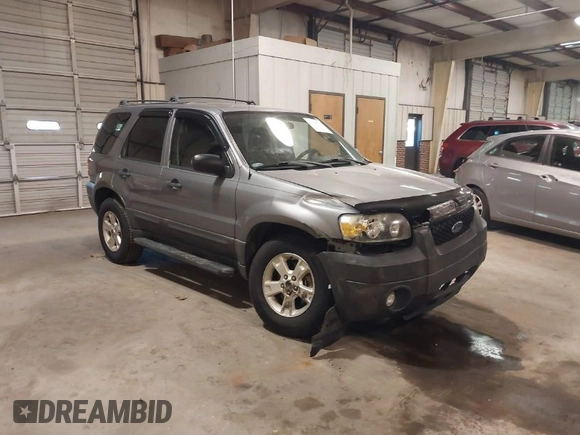 2007 Ford Escape XLT with VIN 1FMYU93167KB35526, listed as a IAAI auction lot 41364037 with 145,594 mi miles. Bid and sale history available at carsss.com. Image 1.
