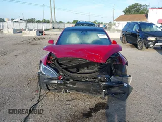 2018 Tesla Model S 75D z VIN 5YJSA1E20JF277384, wystawiony jako IAAI lot #42680941 z przebiegiem 50 464 mil mil oraz . Historia ofert i sprzedaży dostępna na DreamBid. Obrazek 13.