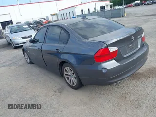2007 BMW 3 Series 328xi z VIN WBAVC93527KX53775, wystawiony jako IAAI lot #42124420 z przebiegiem Nie podano mil oraz . Historia ofert i sprzedaży dostępna na DreamBid. Obrazek 3.