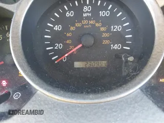 2003 Toyota Highlander z VIN JTEGD21A030070166, wystawiony jako IAAI lot #42348887 z przebiegiem 230 994 mil mil oraz . Historia ofert i sprzedaży dostępna na DreamBid. Obrazek 7.