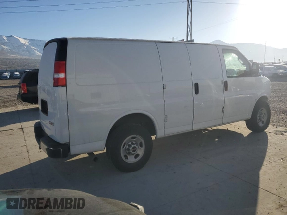 2024 GMC Savana Cargo Van with VIN 1GTW7AFP4R1100447, listed as a Copart auction lot 42630055 with 19,129 mi miles and Salvage Title. Bid and sale history available at carsss.com. Image 3.