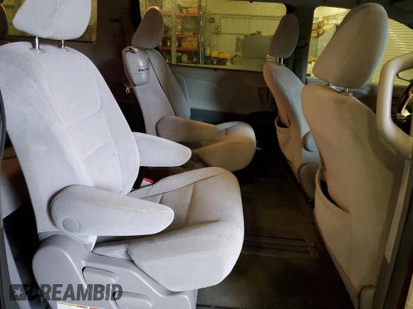 2015 Toyota Sienna LE AAS с VIN 5TDKK3DC2FS677288, выставлен на аукционе Copart как лот 57882845 с пробегом 162 458 миль миль и Списание • Salvage title. История ставок и продаж доступна на DreamBid. Изображение 11.