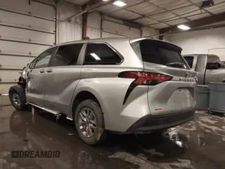 2022 Toyota Sienna XLE with VIN 5TDYRKEC6NS126603, listed as a IAAI auction lot 41561490 with 69,069 mi miles. Bid and sale history available at carsss.com. Image 3.