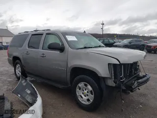 2009 Chevrolet Suburban LT w/2LT with VIN 1GNFC26J39R236980, listed as a IAAI auction lot 41721772 with 215,684 mi miles. Bid and sale history available at carsss.com. Image 1.