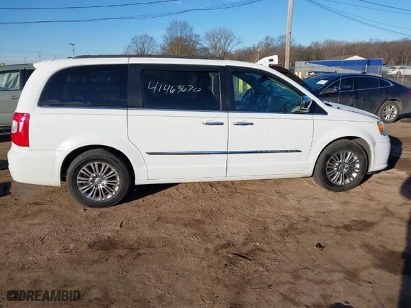 2016 Chrysler Town & Country Touring-L Anniversary Edition with VIN 2C4RC1CG4GR138010, listed as a IAAI auction lot 41463670 with 109,595 mi miles. Bid and sale history available at carsss.com. Image 13.