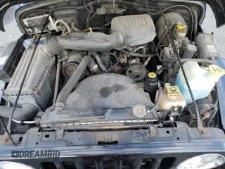 2002 Jeep Wrangler SE with VIN 1J4FA29P82P732805, listed as a Copart auction lot 86017044 with 138,679 mi miles and Salvage Title. Bid and sale history available at DreamBid. Image 11.