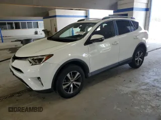 2018 Toyota RAV4 XLE z VIN JTMRFREV6JJ718808, wystawiony jako Copart lot #59197415 z przebiegiem 54 385 mil mil oraz Szkoda całkowita • Salvage title. Historia ofert i sprzedaży dostępna na DreamBid. Obrazek 1.