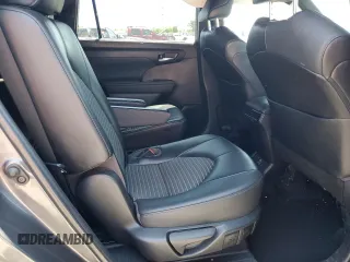 2022 Toyota Highlander XSE with VIN 5TDLZRBH8NS242131, listed as a Copart auction lot 59352015 with 26,232 mi miles and Salvage title. Bid and sale history available at DreamBid. Image 11.