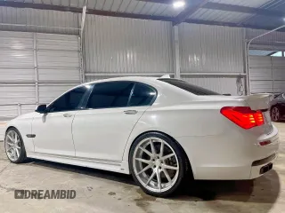 2010 BMW 7 Series 750Li z VIN WBAKB8C58ACY64395, wystawiony jako Copart lot #59821335 z przebiegiem 137 375 mil mil oraz Szkoda całkowita • Salvage title. Historia ofert i sprzedaży dostępna na DreamBid. Obrazek 3.