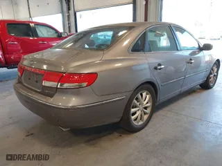 2006 Hyundai Azera SE with VIN KMHFC46F46A106177, listed as a IAAI auction lot 41643689 with 159,182 mi miles. Bid and sale history available at carsss.com. Image 4.