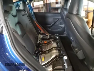 2023 Tesla Model 3 z VIN 5YJ3E1EA9PF548452, wystawiony jako Copart lot #44771515 z przebiegiem 19 903 mil mil oraz Szkoda całkowita • Salvage title. Historia ofert i sprzedaży dostępna na DreamBid. Obrazek 10.