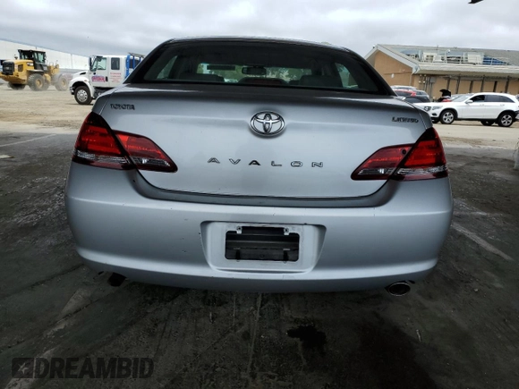 2008 Toyota Avalon XL z VIN 4T1BK36B28U321261, wystawiony jako Copart lot #60431595 z przebiegiem 178 799 mil mil oraz Czysty tytuł • Clean title. Historia ofert i sprzedaży dostępna na DreamBid. Obrazek 6.