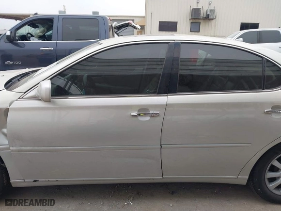 2002 Lexus ES 300 with VIN JTHBF30G625017329, listed as a IAAI auction lot 41533562 with NaN miles. Bid and sale history available at carsss.com. Image 14.
