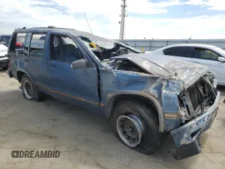 1994 GMC Jimmy SL z VIN 1GKCS13WXR0532905, wystawiony jako Copart lot #60670404 z przebiegiem 116 002 mil mil oraz Nie do naprawy. Historia ofert i sprzedaży dostępna na DreamBid. Obrazek 4.