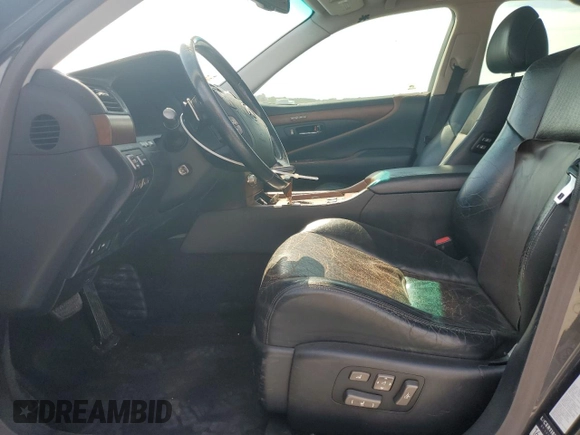 2011 Lexus LS 460 z VIN JTHBL5EF8B5103696, wystawiony jako Copart lot #53824455 z przebiegiem 118 705 mil mil oraz Szkoda całkowita • Salvage title. Historia ofert i sprzedaży dostępna na DreamBid. Obrazek 7.