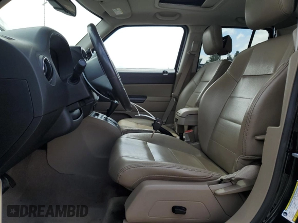 2014 Jeep Patriot High Altitude z VIN 1C4NJPFA3ED927621, wystawiony jako Copart lot #56901125 z przebiegiem 89 031 mil mil oraz Szkoda całkowita • Salvage title. Historia ofert i sprzedaży dostępna na DreamBid. Obrazek 7.