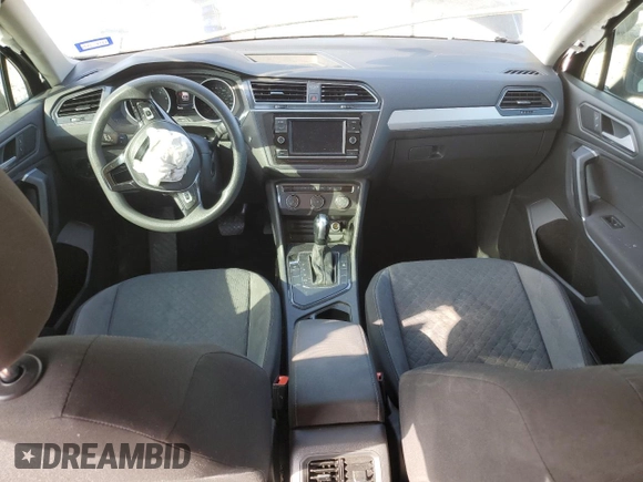 2020 Volkswagen Tiguan S z VIN 3VV1B7AX6LM103686, wystawiony jako Copart lot #47294995 z przebiegiem 66 966 mil mil oraz Szkoda całkowita • Salvage title. Historia ofert i sprzedaży dostępna na DreamBid. Obrazek 8.