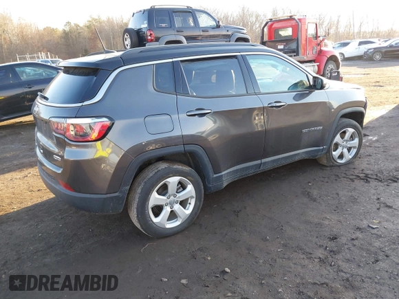 2019 Jeep Compass Latitude with VIN 3C4NJDBB8KT768355, listed as a IAAI auction lot 41480885 with 30,823 mi miles and . Bid and sale history available at carsss.com. Image 4.
