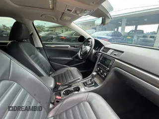 2018 Volkswagen Passat SEL Premium z VIN 1VWCA7A30JC015249, wystawiony jako Copart lot #59337915 z przebiegiem 115 645 mil mil oraz Czysty tytuł • Clean title. Historia ofert i sprzedaży dostępna na DreamBid. Obrazek 5.