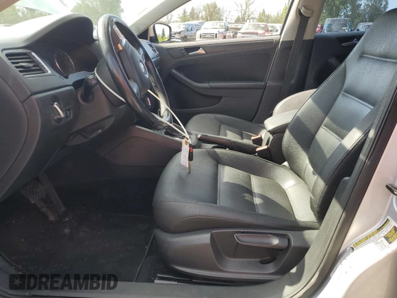 2012 Volkswagen Jetta SE z VIN 3VWDP7AJ1CM465253, wystawiony jako Copart lot #54897005 z przebiegiem 125 309 mil mil oraz Szkoda całkowita • Salvage title. Historia ofert i sprzedaży dostępna na DreamBid. Obrazek 7.