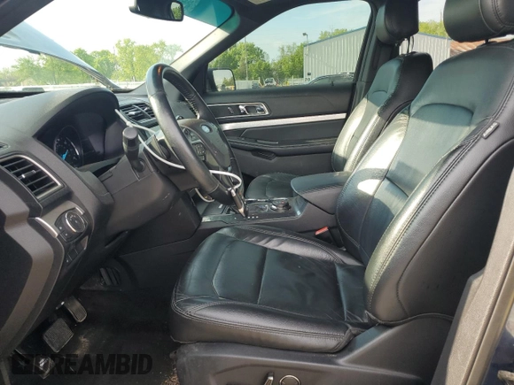 2017 Ford Explorer XLT z VIN 1FM5K8DH1HGA83077, wystawiony jako Copart lot #56548165 z przebiegiem 184 020 mil mil oraz Szkoda całkowita • Salvage title. Historia ofert i sprzedaży dostępna na DreamBid. Obrazek 7.