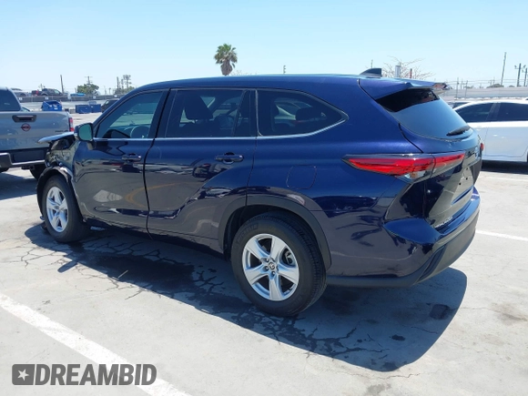 2022 Toyota Highlander LE with VIN 5TDZZRAH2NS550598, listed as a IAAI auction lot 42317212 with 42,102 mi miles and . Bid and sale history available at DreamBid. Image 3.