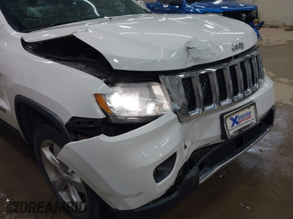 2013 Jeep Grand Cherokee Overland with VIN 1C4RJFCT1DC586886, listed as a IAAI auction lot 41941590 with 125,126 mi miles. Bid and sale history available at carsss.com. Image 6.