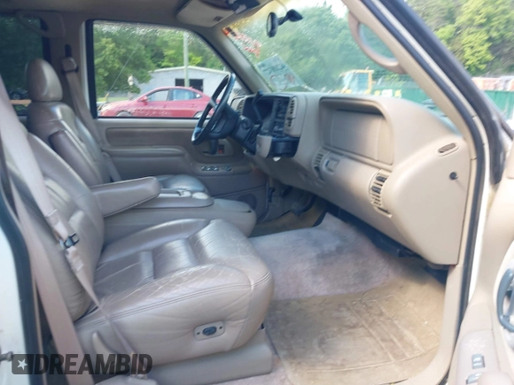 1997 Chevrolet Suburban with VIN 3GNFK16R2VG141730, listed as a IAAI auction lot 42208327 with 158,448 mi miles and . Bid and sale history available at DreamBid. Image 5.