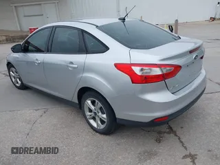 2013 Ford Focus SE z VIN 1FADP3F25DL189133, wystawiony jako IAAI lot #42438118 z przebiegiem 122 350 mil mil oraz . Historia ofert i sprzedaży dostępna na DreamBid. Obrazek 3.