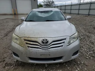 2010 Toyota Camry z VIN 4T1BF3EK9AU009577, wystawiony jako Copart lot #57699745 z przebiegiem 201 492 mil mil oraz Czysty tytuł • Clean title. Historia ofert i sprzedaży dostępna na DreamBid. Obrazek 5.