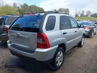 2009 Kia Sportage LX with VIN KNDJF724397572311, listed as a IAAI auction lot 41902158 with 120,899 mi miles and . Bid and sale history available at carsss.com. Image 4.