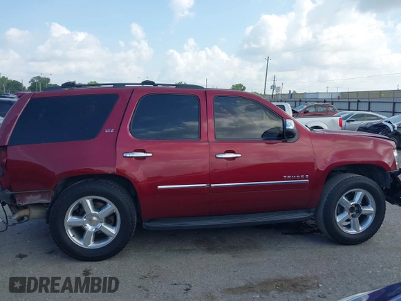 2009 Chevrolet Tahoe LTZ z VIN 1GNFC33009R156277, wystawiony jako IAAI lot #42355407 z przebiegiem 282 012 mil mil oraz . Historia ofert i sprzedaży dostępna na DreamBid. Obrazek 13.