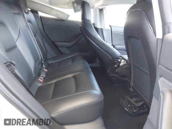 2018 Tesla Model 3 Long Range Battery z VIN 5YJ3E1EB3JF187543, wystawiony jako IAAI lot #41879169 z przebiegiem 74 144 mil mil oraz . Historia ofert i sprzedaży dostępna na DreamBid. Obrazek 8.