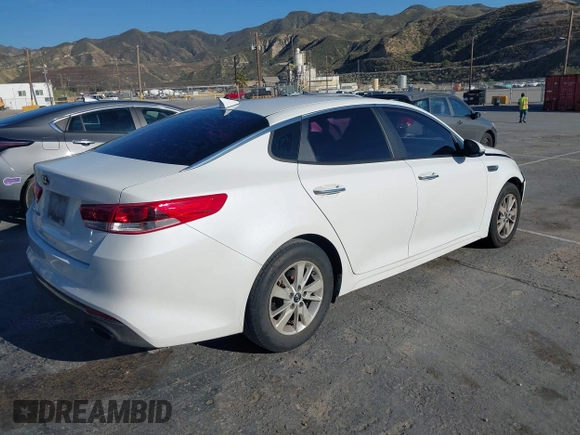 2016 Kia Optima LX z VIN 5XXGT4L34GG049312, wystawiony jako IAAI lot #41890581 z przebiegiem 142 360 mil mil oraz . Historia ofert i sprzedaży dostępna na DreamBid. Obrazek 4.