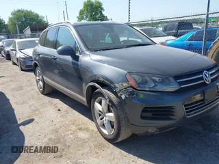 2012 Volkswagen Touareg Sport с VIN WVGFF9BP3CD003376, выставлен на аукционе IAAI как лот 42249714 с пробегом 248 635 миль миль и . История ставок и продаж доступна на DreamBid. Изображение 1.