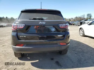 2018 Jeep Compass Altitude z VIN 3C4NJDBB9JT361305, wystawiony jako Copart lot #50126355 z przebiegiem 49 810 mil mil oraz Szkoda całkowita • Salvage title. Historia ofert i sprzedaży dostępna na DreamBid. Obrazek 6.