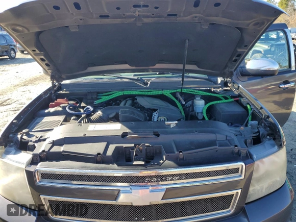 2010 Chevrolet Suburban LT with VIN 1GNUCJE05AR199994, listed as a Copart auction lot 44370655 with 167,356 mi miles and Salvage Title. Bid and sale history available at carsss.com. Image 12.