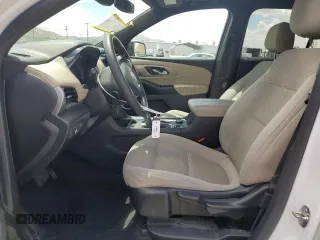 2023 Chevrolet Traverse LS z VIN 1GNERFKW9PJ140561, wystawiony jako Copart lot #56898305 z przebiegiem 57 497 mil mil oraz Szkoda całkowita • Salvage title. Historia ofert i sprzedaży dostępna na DreamBid. Obrazek 7.