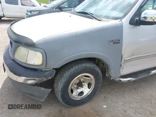 2002 Ford F-150 XL z VIN 1FTRF17W72NA69067, wystawiony jako IAAI lot #42127001 z przebiegiem 234 022 mil mil oraz . Historia ofert i sprzedaży dostępna na DreamBid. Obrazek 6.