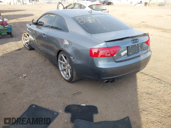 2013 Audi A5 Premium Plus z VIN WAULFAFR6DA041365, wystawiony jako IAAI lot #40858221 z przebiegiem 102 102 mil mil oraz . Historia ofert i sprzedaży dostępna na DreamBid. Obrazek 3.