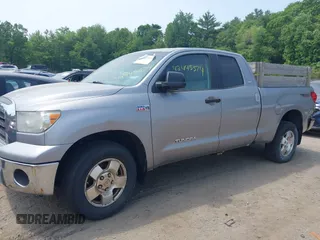 2008 Toyota Tundra z VIN 5TBBV54168S523406, wystawiony jako IAAI lot #42445574 z przebiegiem 117 947 mil mil oraz . Historia ofert i sprzedaży dostępna na DreamBid. Obrazek 2.