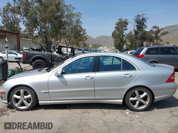 2005 Mercedes-Benz C 230 Kompressor с VIN WDBRF40J15A782461, выставлен на аукционе IAAI как лот 42119047 с пробегом Не указан миль и . История ставок и продаж доступна на DreamBid. Изображение 14.