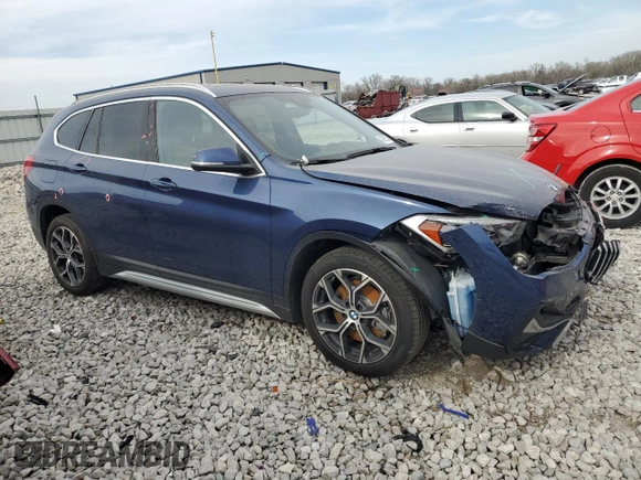 2021 BMW X1 xDrive28i z VIN WBXJG9C09M5T16797, wystawiony jako Copart lot #49322375 z przebiegiem 51 240 mil mil oraz Szkoda całkowita • Salvage title. Historia ofert i sprzedaży dostępna na DreamBid. Obrazek 4.