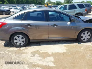 2014 Ford Focus S с VIN 1FADP3E27EL183689, выставлен на аукционе IAAI как лот 42347459 с пробегом 146 142 миль миль и . История ставок и продаж доступна на DreamBid. Изображение 14.